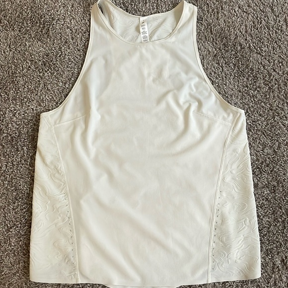 2/$15 3/$20🌹 Lululemon racer back running shirt with reflective dots size - Picture 1 of 7